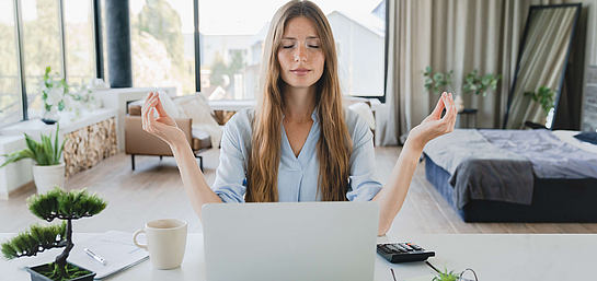  Achtsamkeitsübungen sind gute Helfer bei dem Umgang mit Stress am Arbeitsplatz