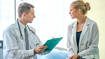 Frau nimmt bei den Vor- und Nachsorgeprogramme für Erwachsene teil.