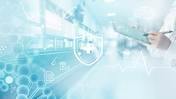 Ein Arzt hält ein Tablet in der Hand. Daruf ist die elektronische Patientenakte. Er trägt darin Daten für den Patienten ein.