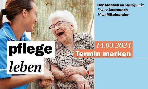 Pflegerin und eine Seniorin lachen miteinander. Es wird auf einen Termin des Pflegenetzwerks hingewiesen.