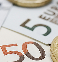 Wenn man zum Beispiel ein Rezept einlöst muss die Rezeptgebühr mit Geld bezahlt werden.