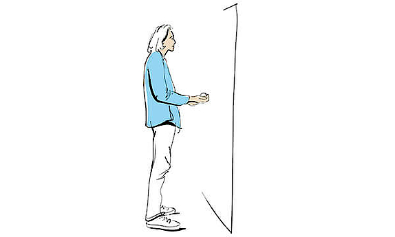 Grafik: Mann steht vor einer Wand. Die Unterarme sind gebeugt vor dem Körper, in den Handflächen liegen zwei kleine Bälle. 