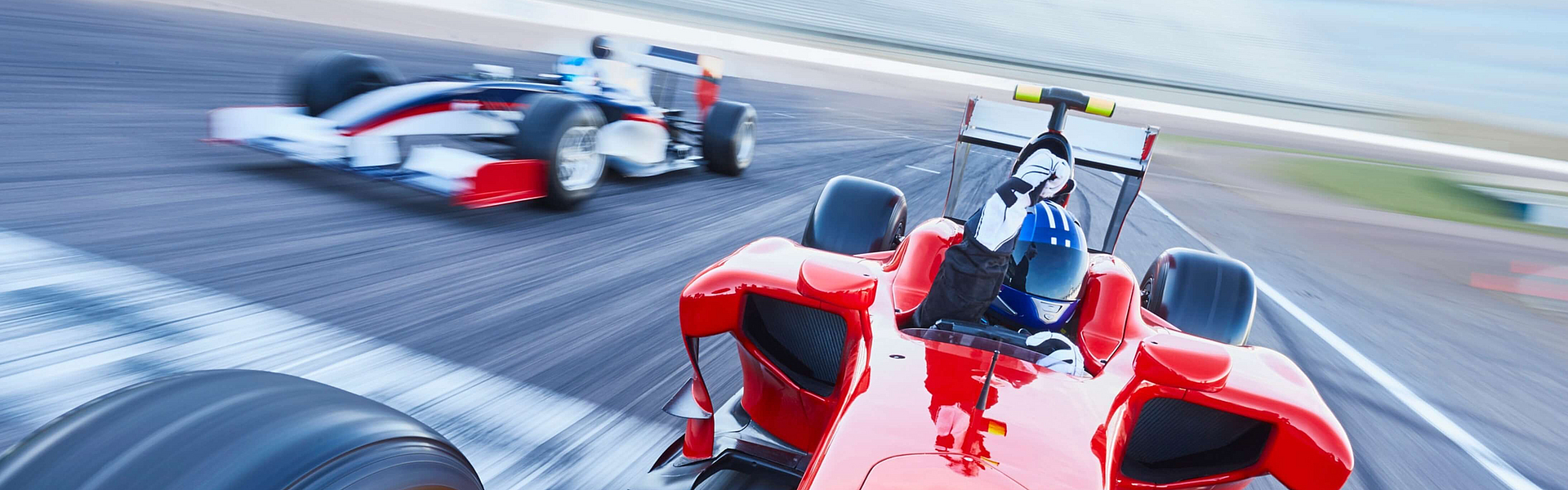 Scheinselbstständigkeit im Motorsport – Gericht bestätigt Sozialversicherungspflicht.