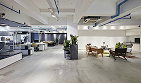 Modern eingerichtetes Büro