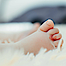 Babyfuß mit Flecken